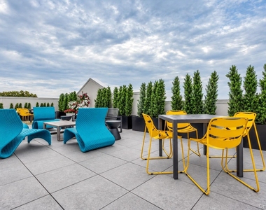 249 Drexel Avenue - Photo Thumbnail 12