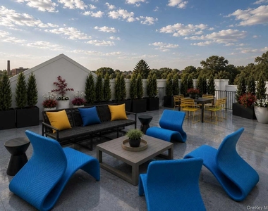 249 Drexel Avenue - Photo Thumbnail 13