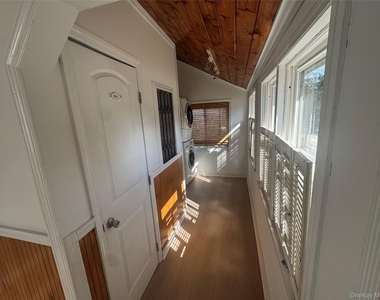 7 Warner Avenue - Photo Thumbnail 8
