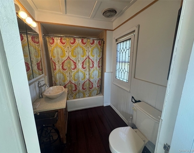 7 Warner Avenue - Photo Thumbnail 6