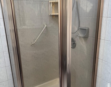 102 Hillside Park Drive - Photo Thumbnail 10