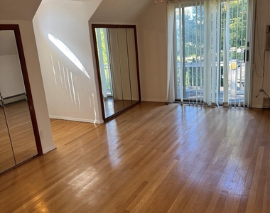 102 Hillside Park Drive - Photo Thumbnail 7