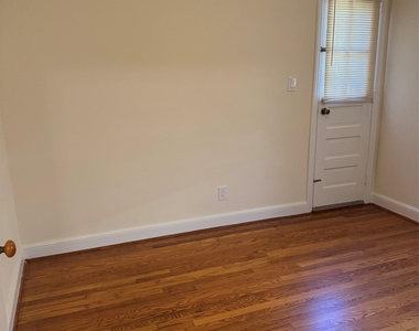 102 Hillside Park Drive - Photo Thumbnail 6