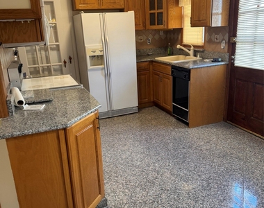 102 Hillside Park Drive - Photo Thumbnail 9