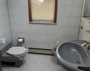 102 Hillside Park Drive - Photo Thumbnail 11