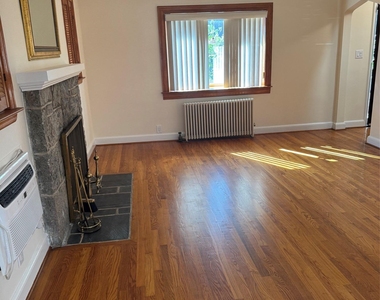 102 Hillside Park Drive - Photo Thumbnail 4