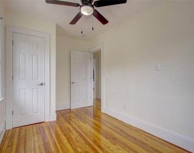 439 W Walnut Street - Photo Thumbnail 12