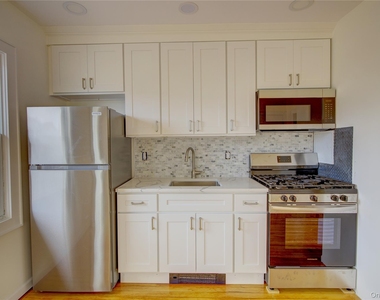 439 W Walnut Street - Photo Thumbnail 2
