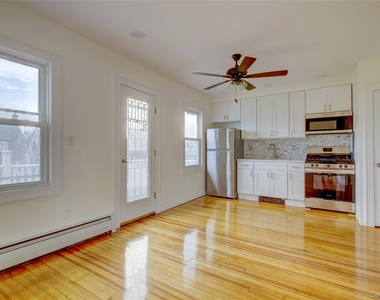 439 W Walnut Street - Photo Thumbnail 4