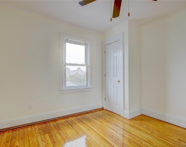 439 W Walnut Street - Photo Thumbnail 8
