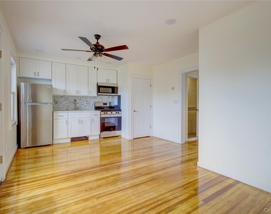 439 W Walnut Street - Photo Thumbnail 3