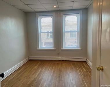 150 Tulip Avenue - Photo Thumbnail 5