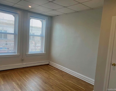 150 Tulip Avenue - Photo Thumbnail 4