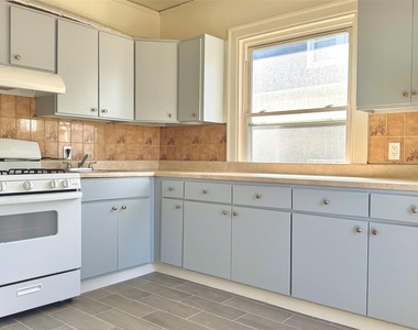132 Overlook Street - Photo Thumbnail 2