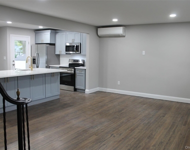 448 Terry Boulevard - Photo Thumbnail 2