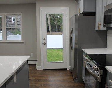 448 Terry Boulevard - Photo Thumbnail 5