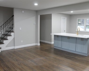448 Terry Boulevard - Photo Thumbnail 3