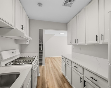 10-12 Chestnut Street - Photo Thumbnail 18