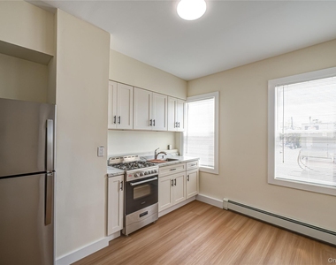 50 E Main St - Photo Thumbnail 3