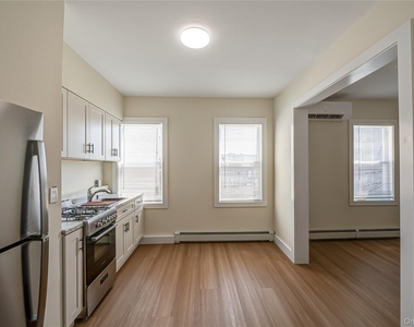 50 E Main St - Photo Thumbnail 2