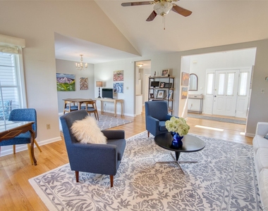 208 Cinnamon Circle - Photo Thumbnail 5