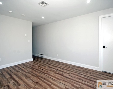 187 Newport Road - Photo Thumbnail 24