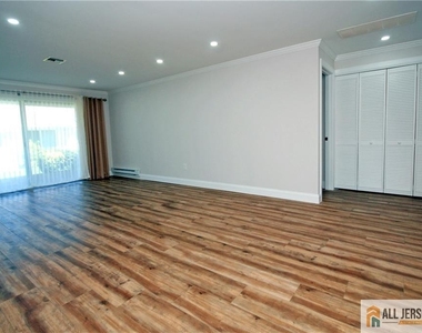 187 Newport Road - Photo Thumbnail 18
