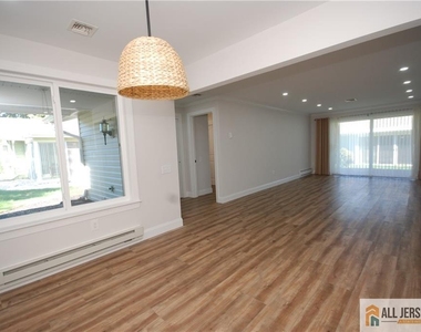 187 Newport Road - Photo Thumbnail 10
