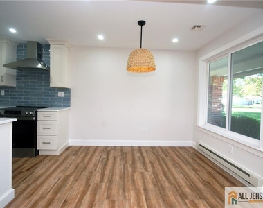 187 Newport Road - Photo Thumbnail 8