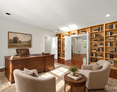 31 Sheffield Drive - Photo Thumbnail 9