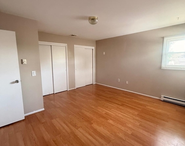 28 Girard Avenue - Photo Thumbnail 6