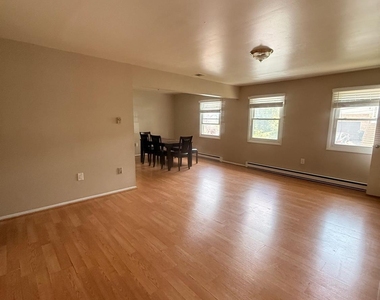 28 Girard Avenue - Photo Thumbnail 2