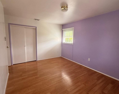 28 Girard Avenue - Photo Thumbnail 9