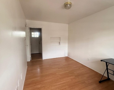 28 Girard Avenue - Photo Thumbnail 14