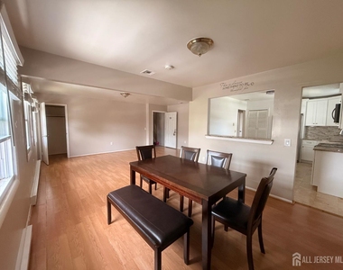 28 Girard Avenue - Photo Thumbnail 3