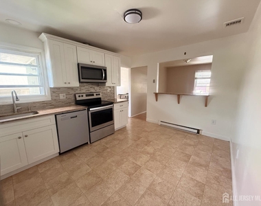 28 Girard Avenue - Photo Thumbnail 4
