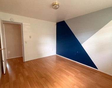 28 Girard Avenue - Photo Thumbnail 11