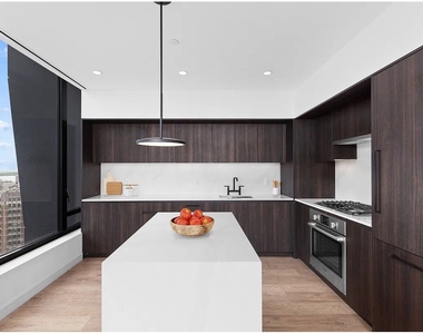 111 Varick Street - Photo Thumbnail 4