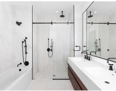 111 Varick Street - Photo Thumbnail 6