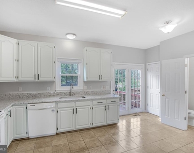 302 Barrie Place - Photo Thumbnail 17