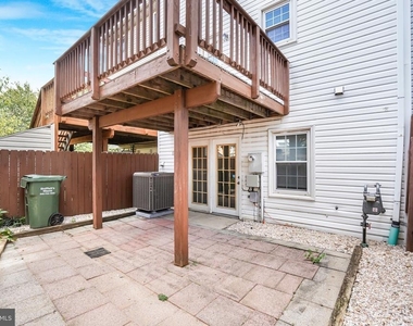 302 Barrie Place - Photo Thumbnail 4