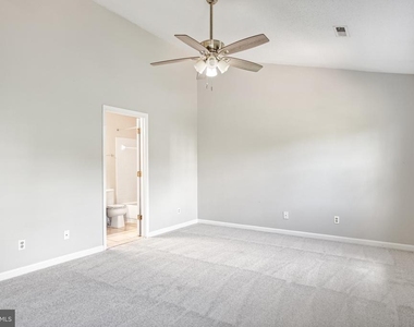 302 Barrie Place - Photo Thumbnail 26