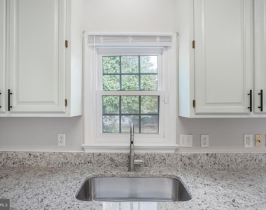 302 Barrie Place - Photo Thumbnail 21