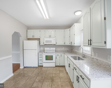 302 Barrie Place - Photo Thumbnail 20