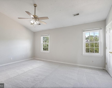 302 Barrie Place - Photo Thumbnail 24