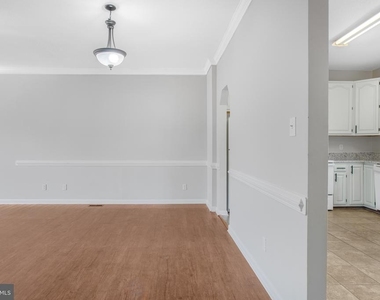 302 Barrie Place - Photo Thumbnail 15