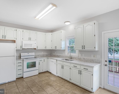 302 Barrie Place - Photo Thumbnail 16