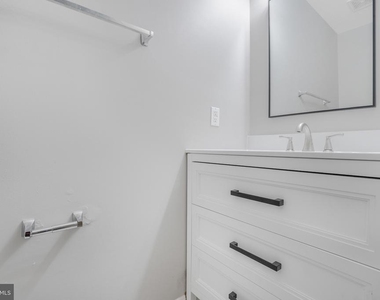 302 Barrie Place - Photo Thumbnail 9