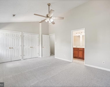 302 Barrie Place - Photo Thumbnail 27