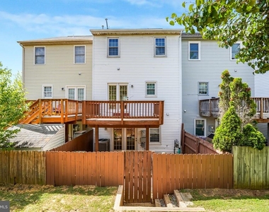 302 Barrie Place - Photo Thumbnail 2